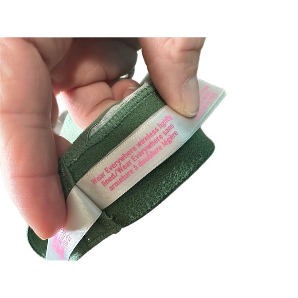 PINK Victoria's Secret Floral Wireless Lightly Lined Bra Bralette Small size 38B - Picture 6 of 8